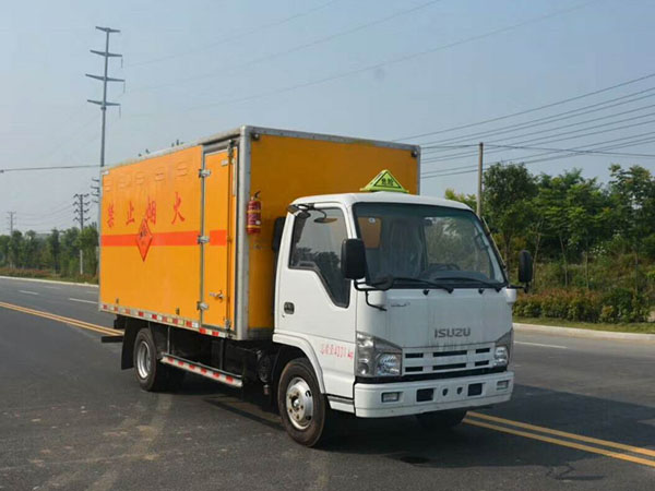 庆铃五十铃4米1（蓝牌）爆破器材车