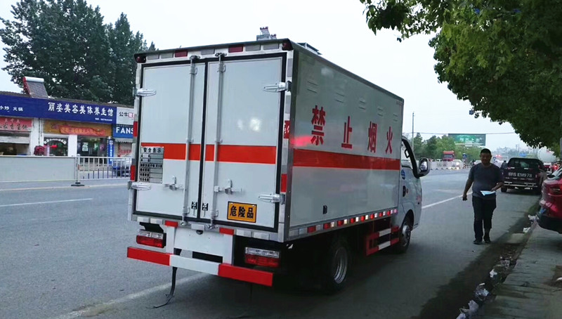 东风蓝牌气体厢式运输车