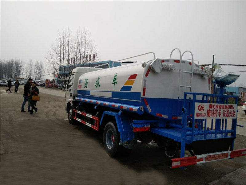 东风多利卡（9.5方）洒水车