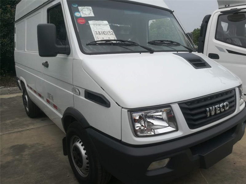 依维柯CLW5040XLCN5型冷藏车
