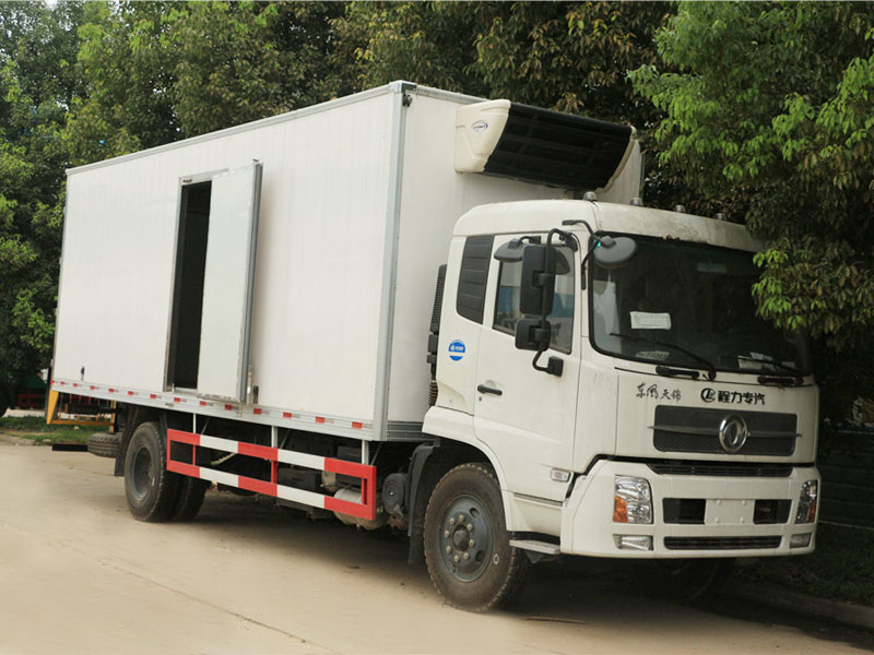 东风多利卡CLW5080XLC5型冷藏车