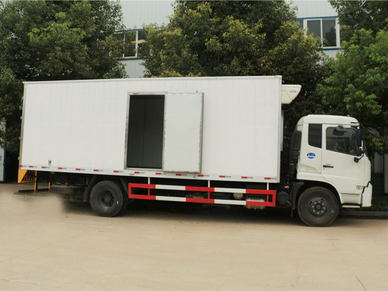 东风多利卡CLW5080XLC5型冷藏车