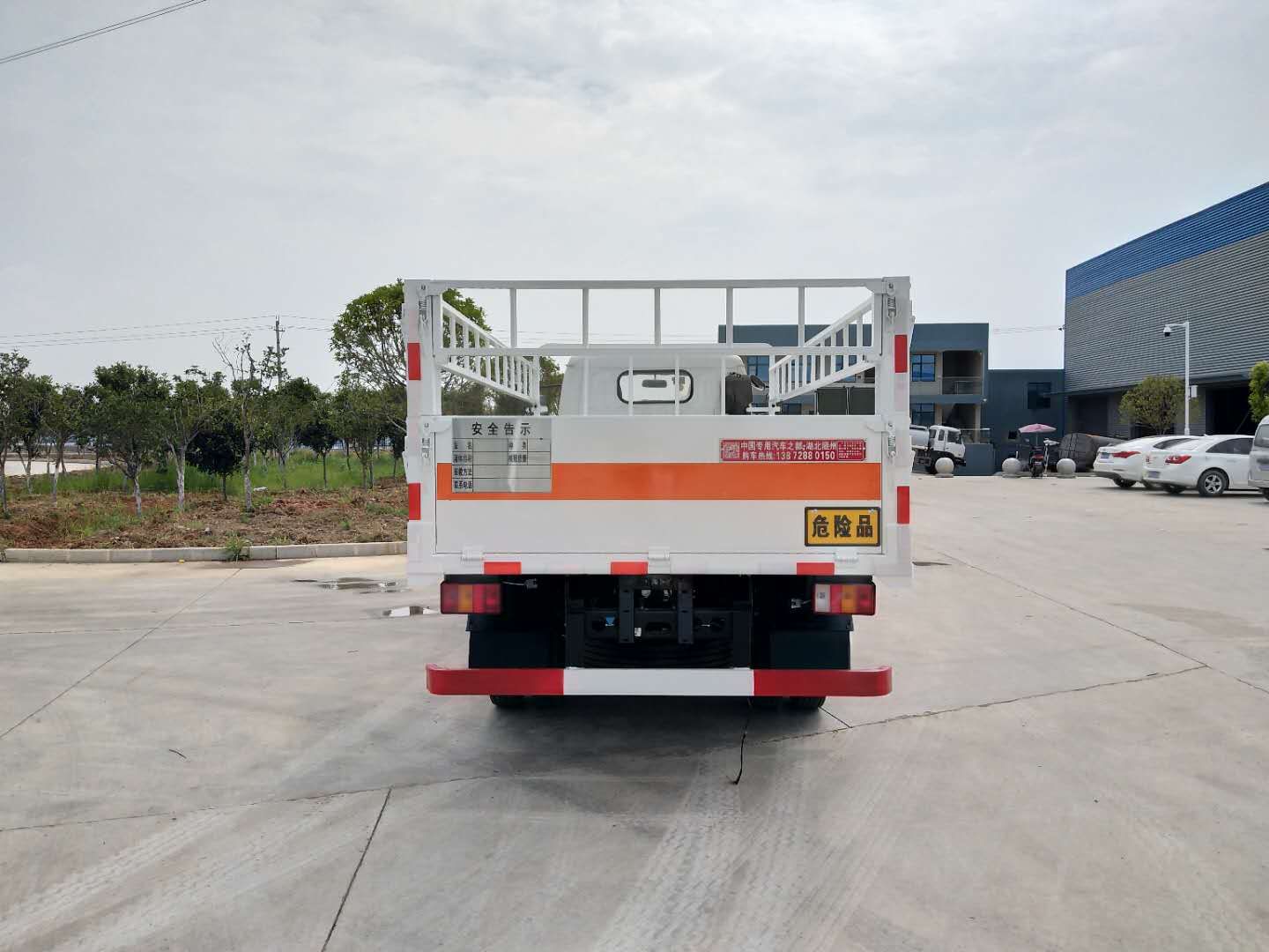 依维柯跃进4.2米蓝牌气瓶运输车
