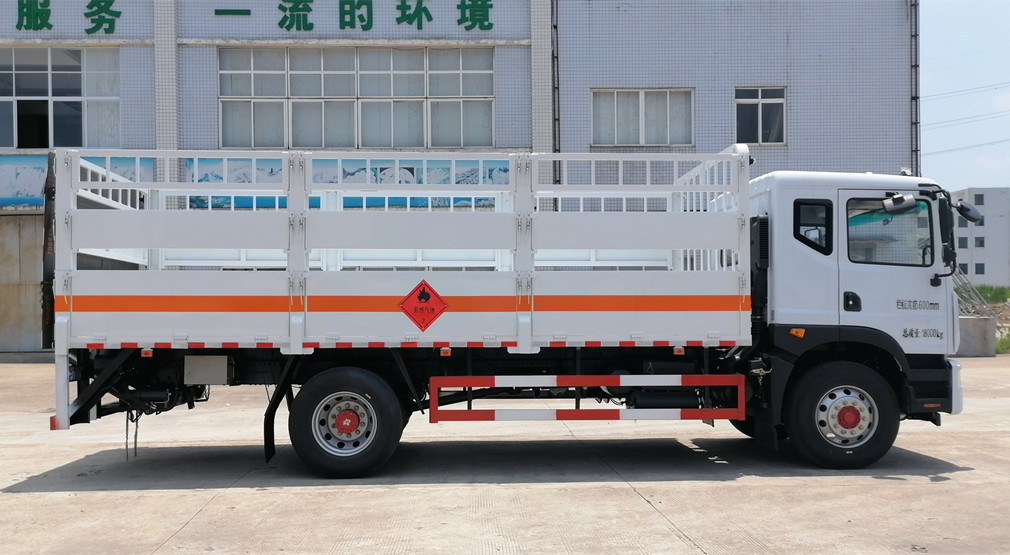 东风6.3米/6.8/7.6米货厢气瓶运输车