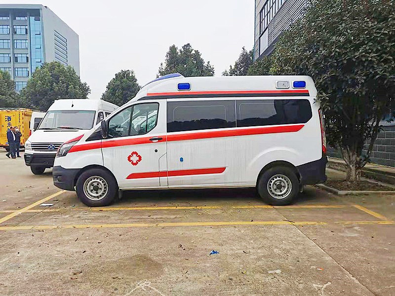 福特全顺V362汽油版中轴中顶救护车