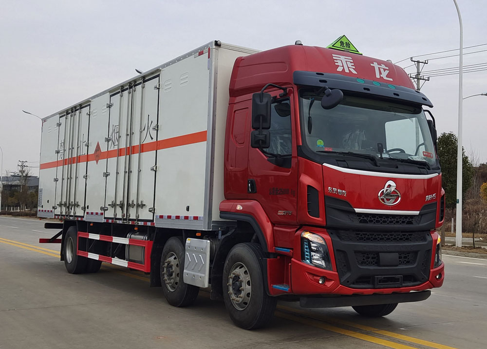 柳汽9.6米三轴爆破器材运输车