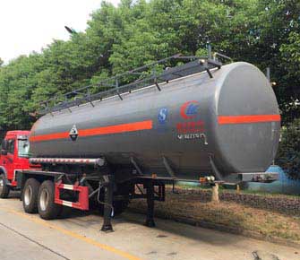 程力威牌CLW9350GFW型腐蚀性物品罐式运输半挂车