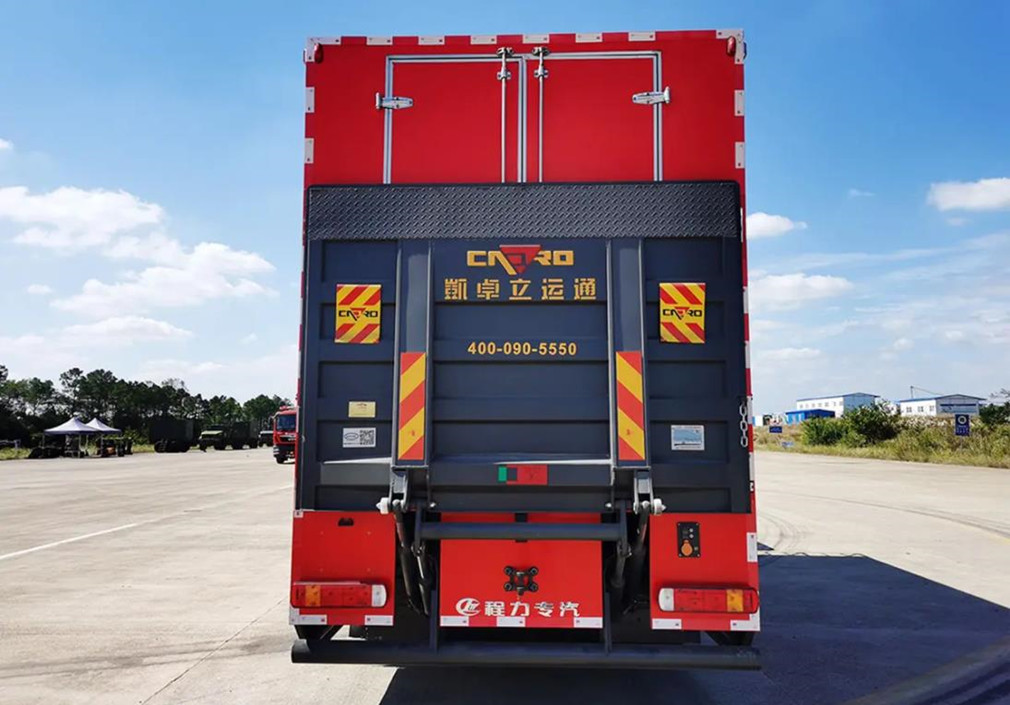 重汽6×4重型器材消防车