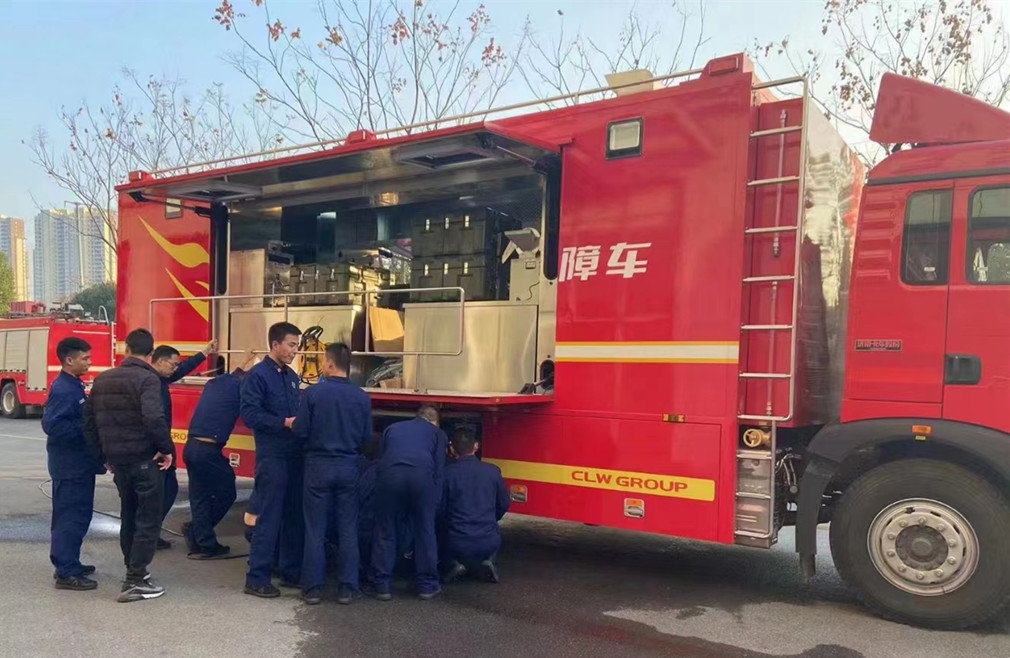 重汽4×2自行式野外炊事车