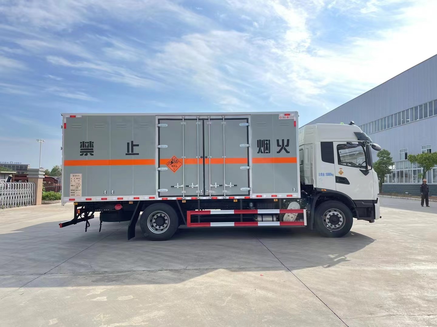东风天锦10T爆破器材运输车