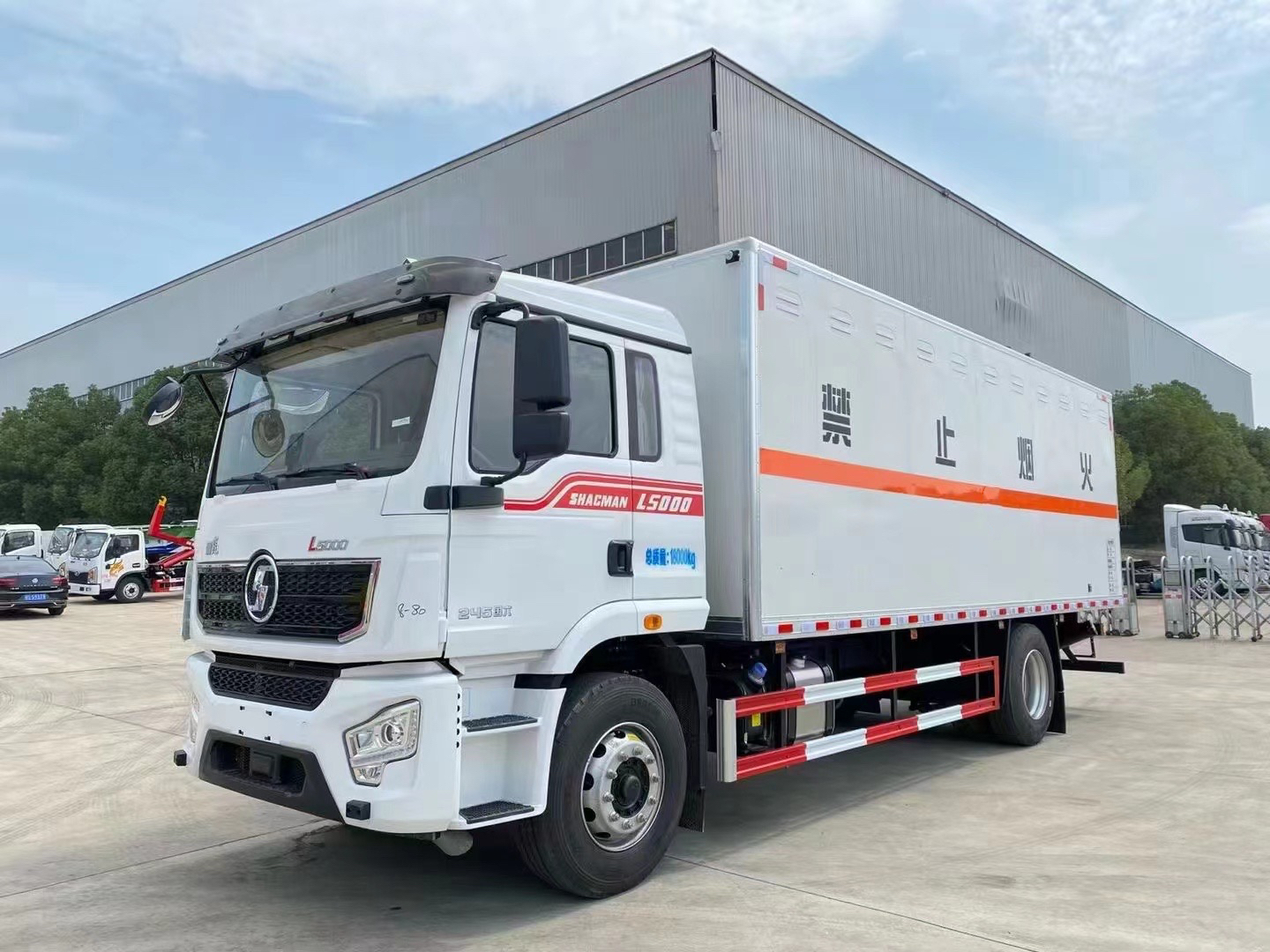 陕汽德龙6.8米杂项车