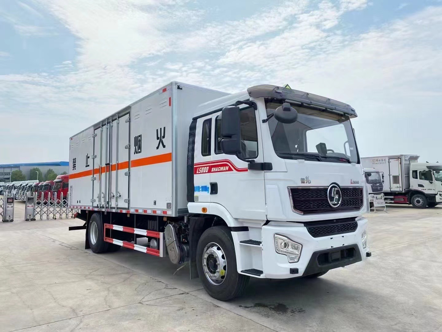 陕汽德龙6.8米杂项车