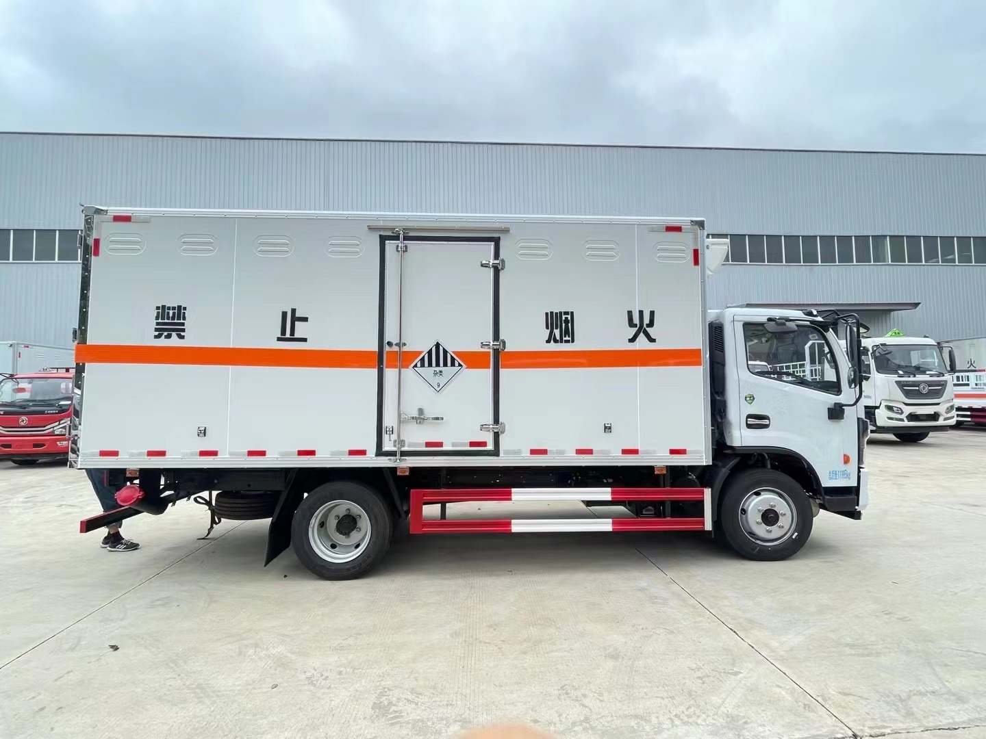 东风危险废物运输车/杂项危险废物车