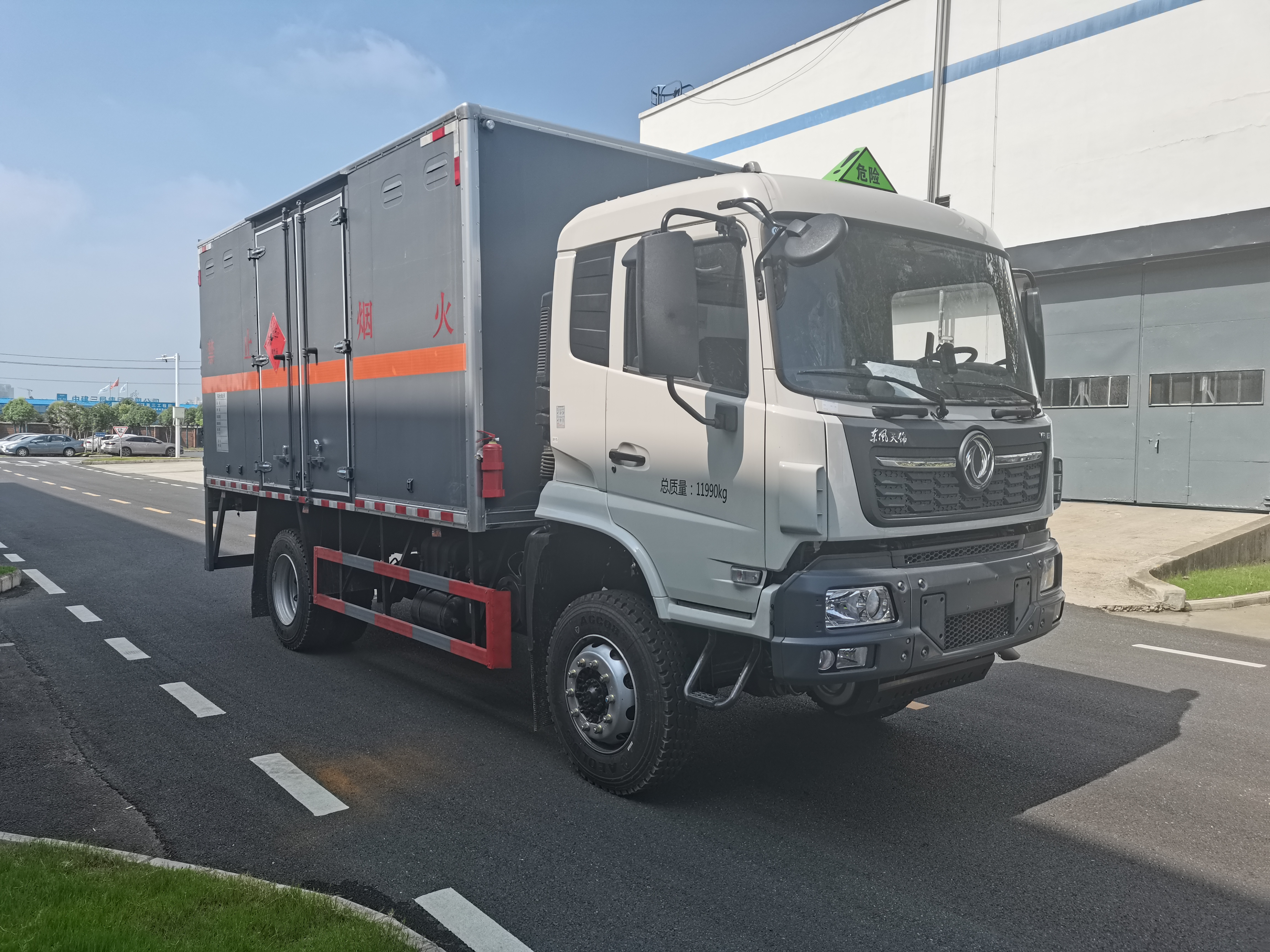 东风天锦四驱10吨爆破器材运输车