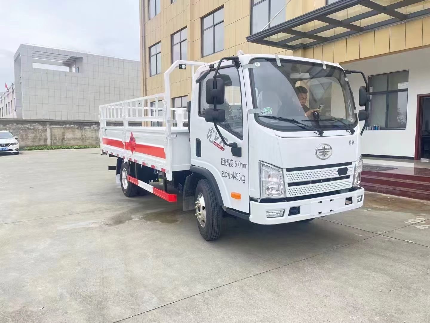 解放4米2蓝牌国六气瓶车