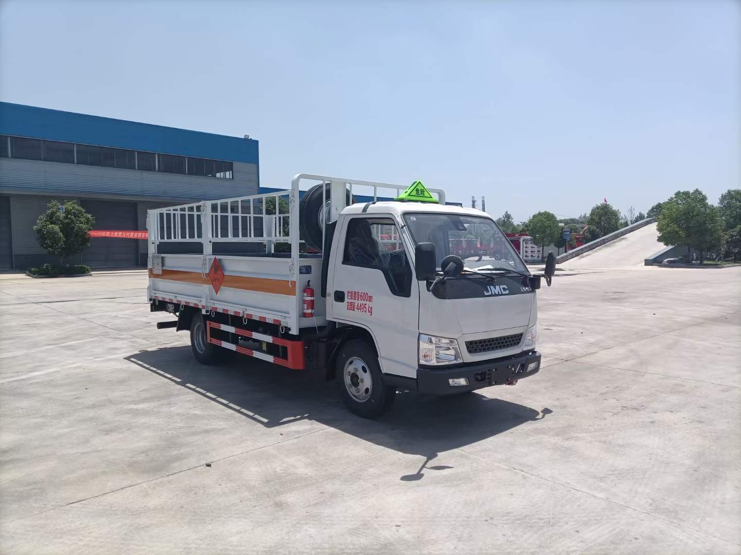 江铃4米2国六蓝牌1.8吨气瓶车
