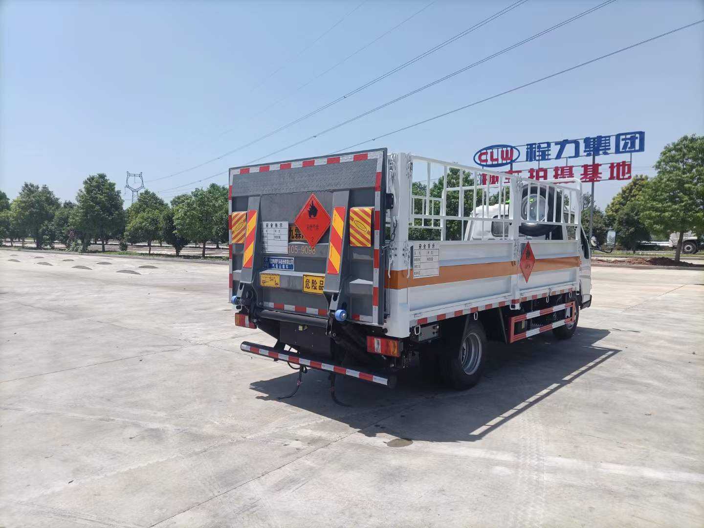 江铃4米2国六蓝牌1.8吨气瓶车