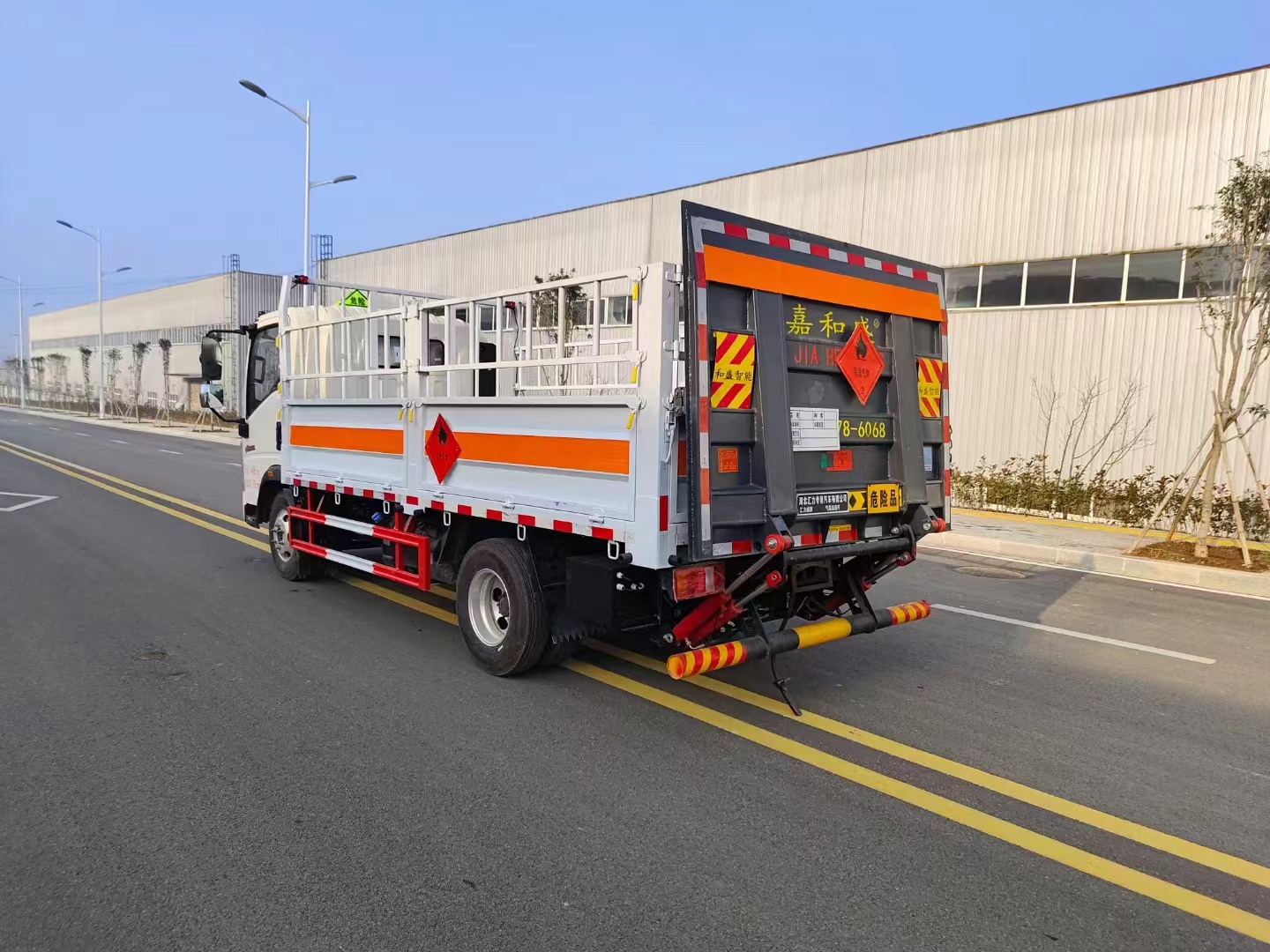 重汽豪沃蓝牌4米2国六1.8吨气瓶车