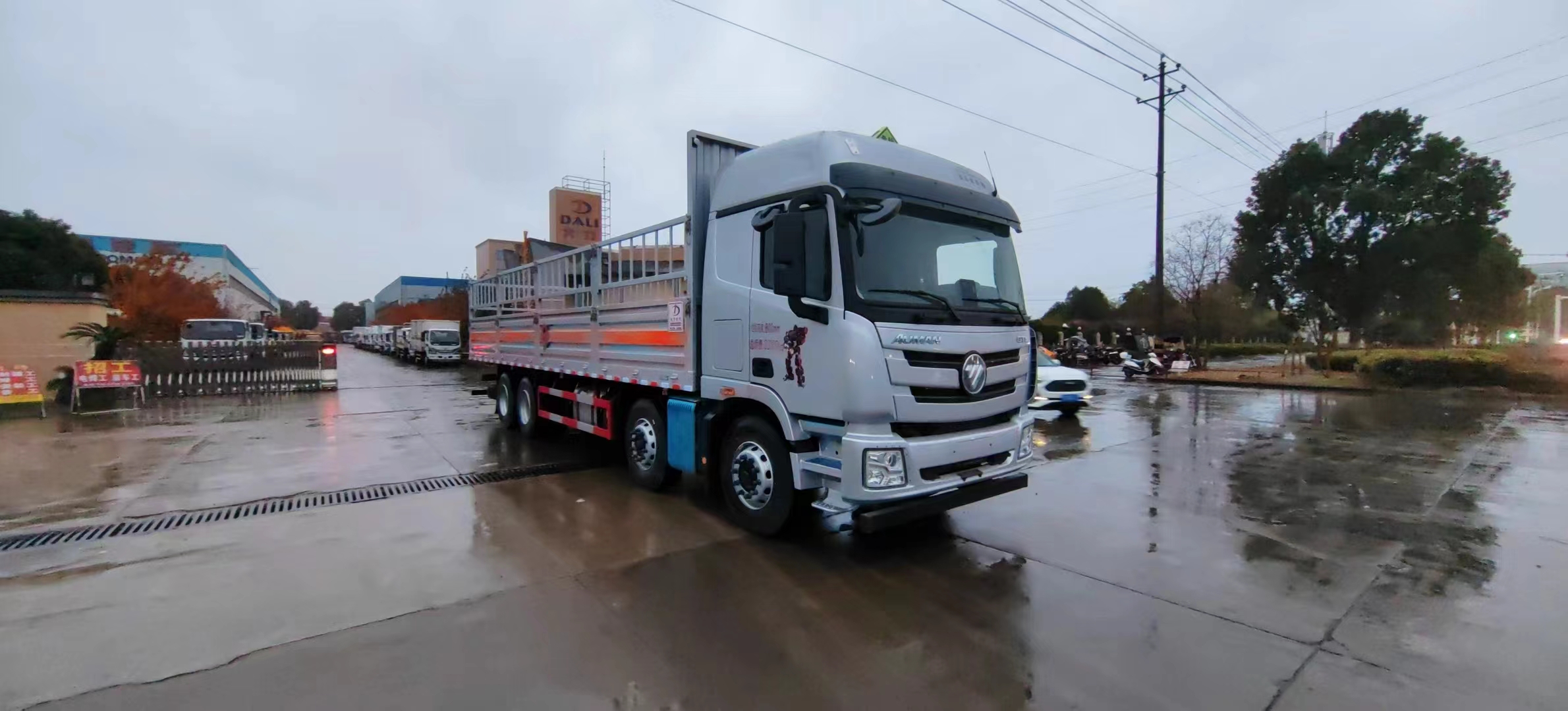 福田欧曼前四后八国六气瓶车