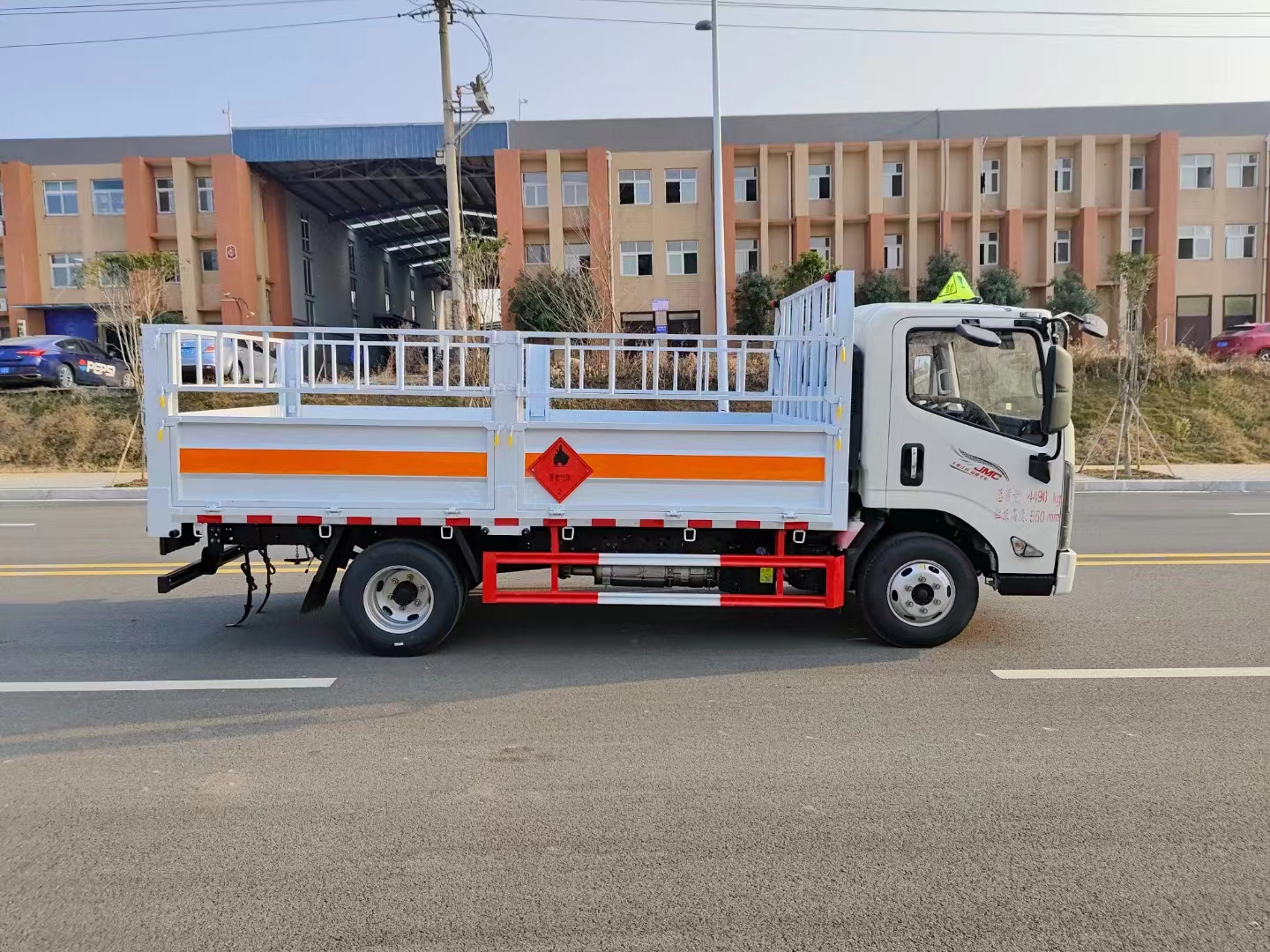 江铃凯运国六蓝牌1.8吨气瓶车
