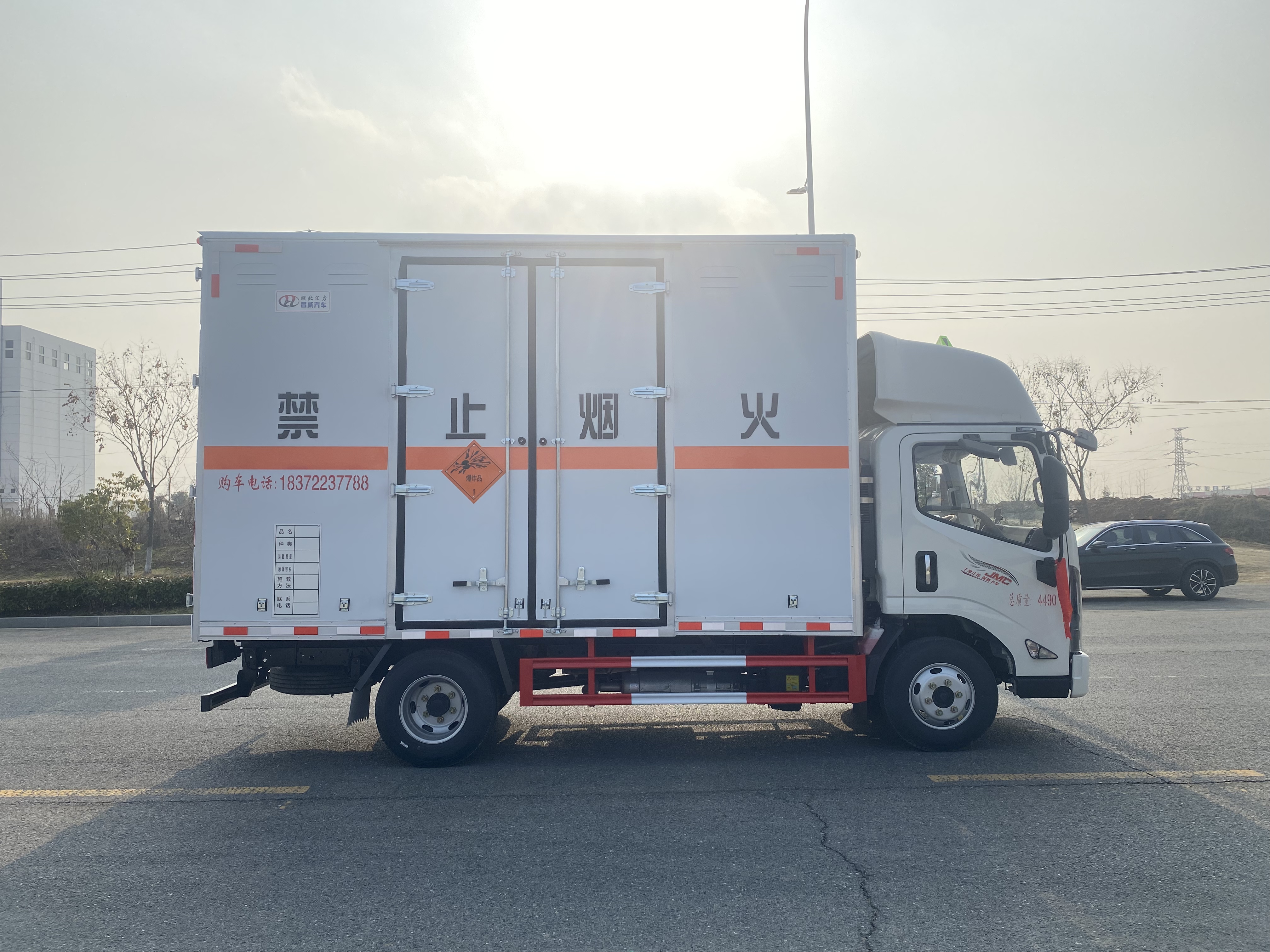 江铃凯运2米5高国六蓝牌爆破器材运输车