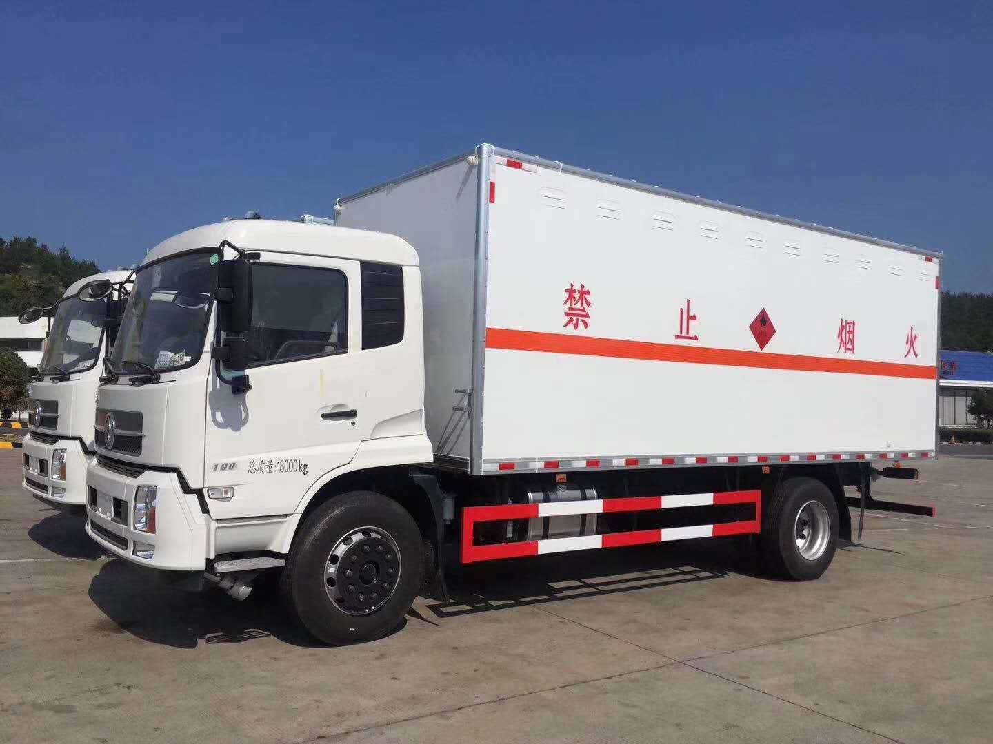 杭州陈总再次增购2台东风天锦易燃液体厢式车