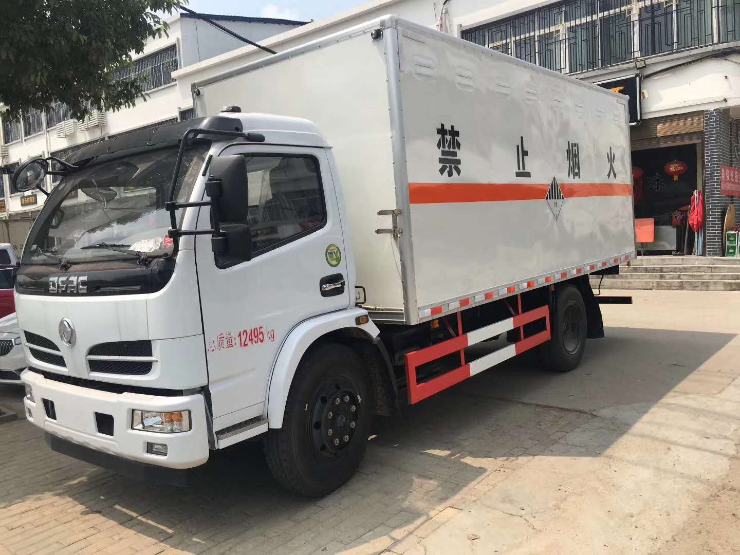 好车推荐——东风多利卡5.1米危废车