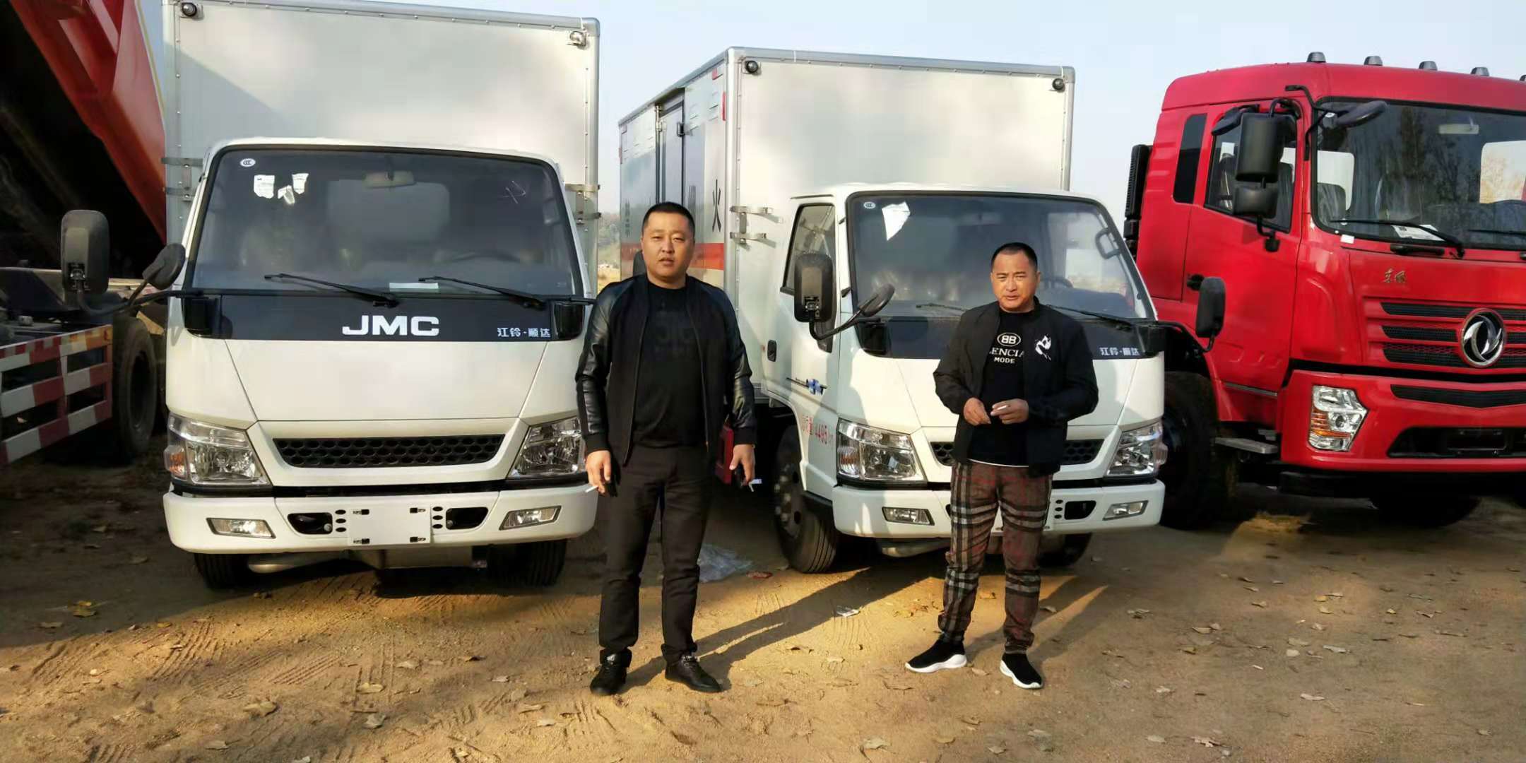 大连刘总自提三台江铃易燃液体厢式车