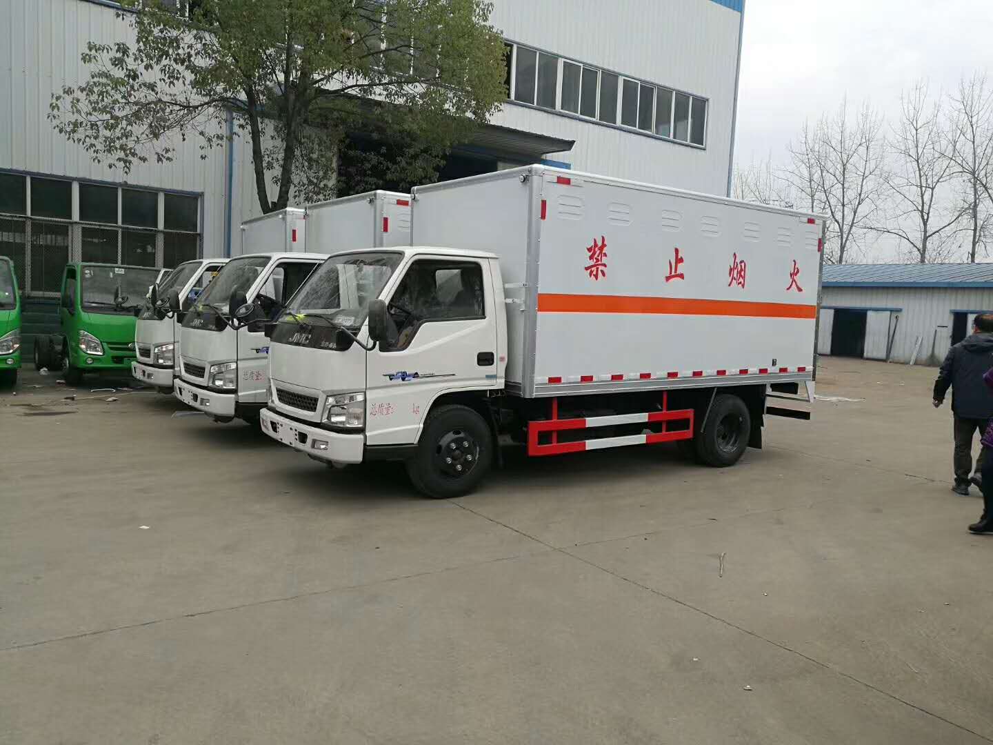 广西丁总订购三台江铃一类爆破器材运输车发车