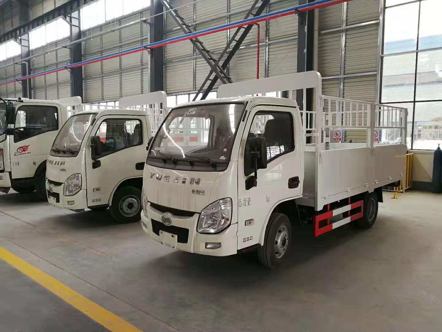 青海蒋总四台跃进小福星柴油版气瓶车发车