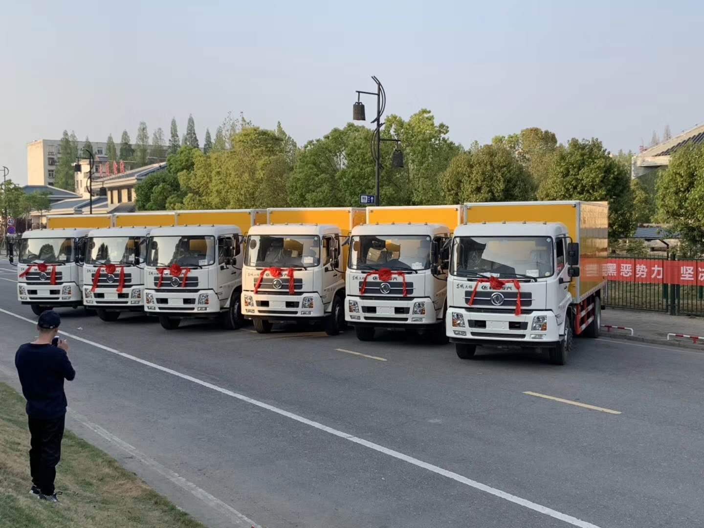 合肥丁总六台东风天锦防爆车发车