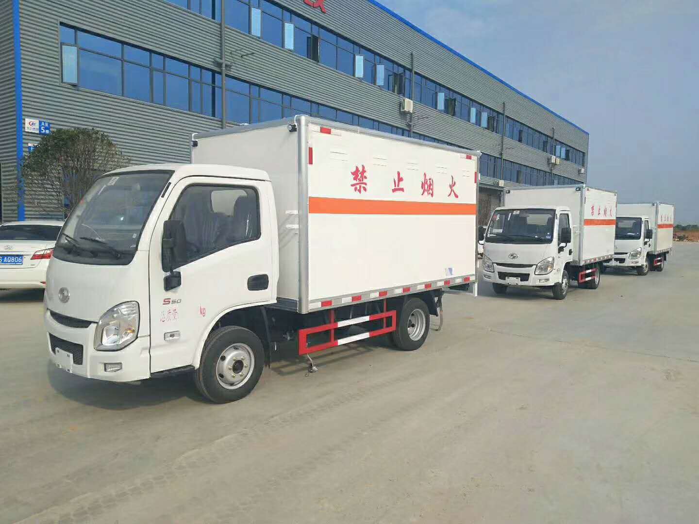 河北丁总订购三台跃进易燃气体厢式车发车