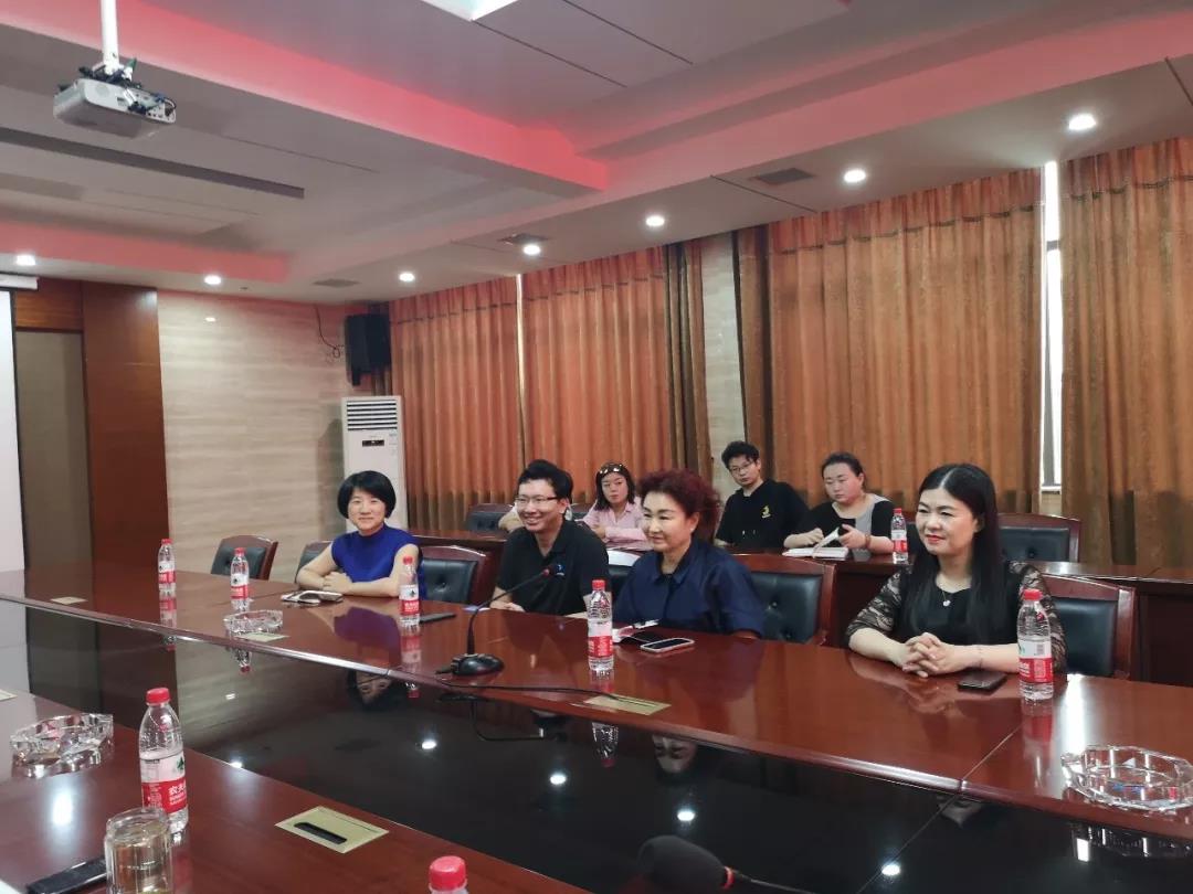 湖北省妇联副主席、省女企业家协会会长王琼率团莅临程力汽车集团考察调研