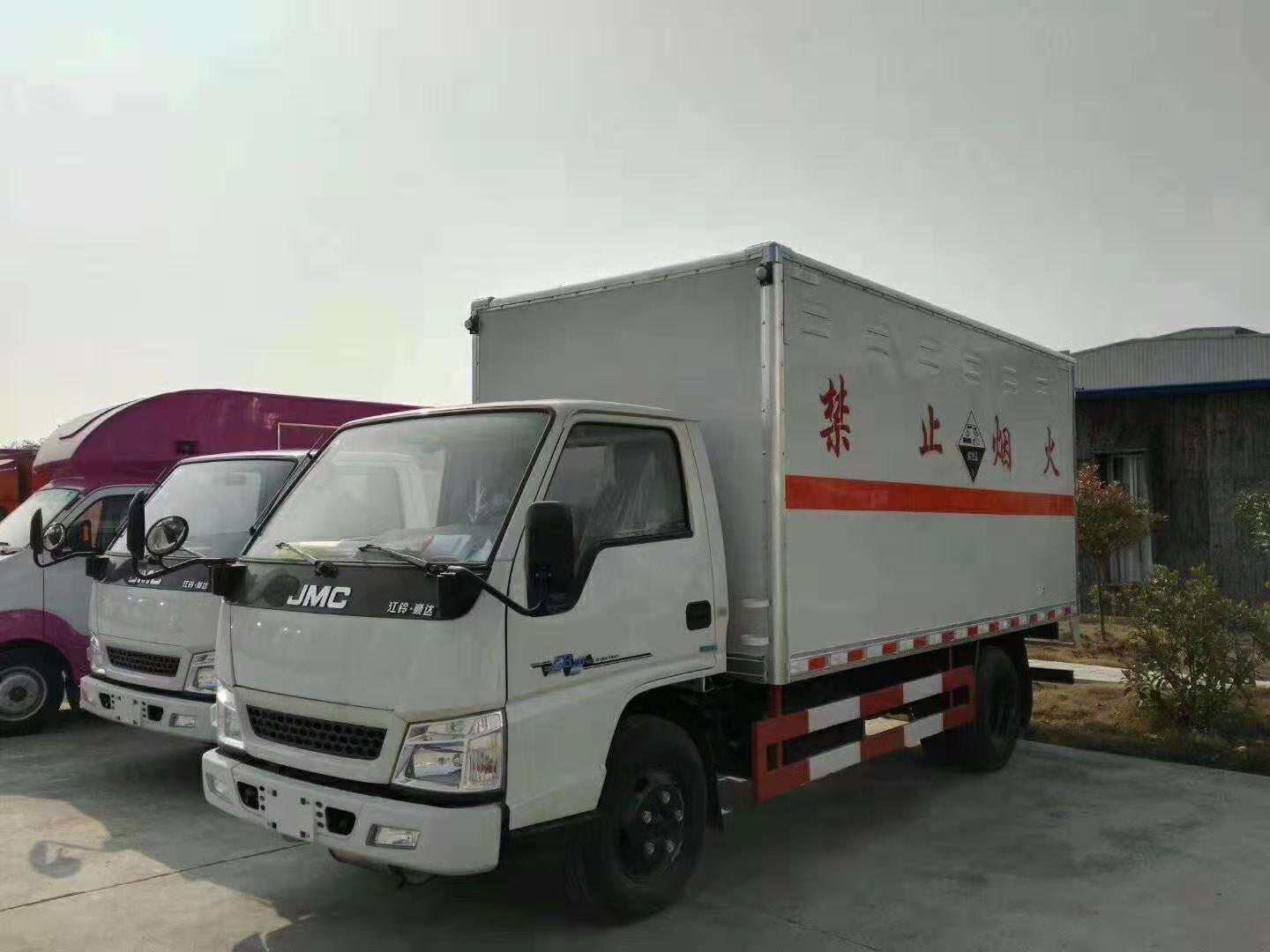程力专汽为您诠释解放虎V与江铃蓝牌危货车区别