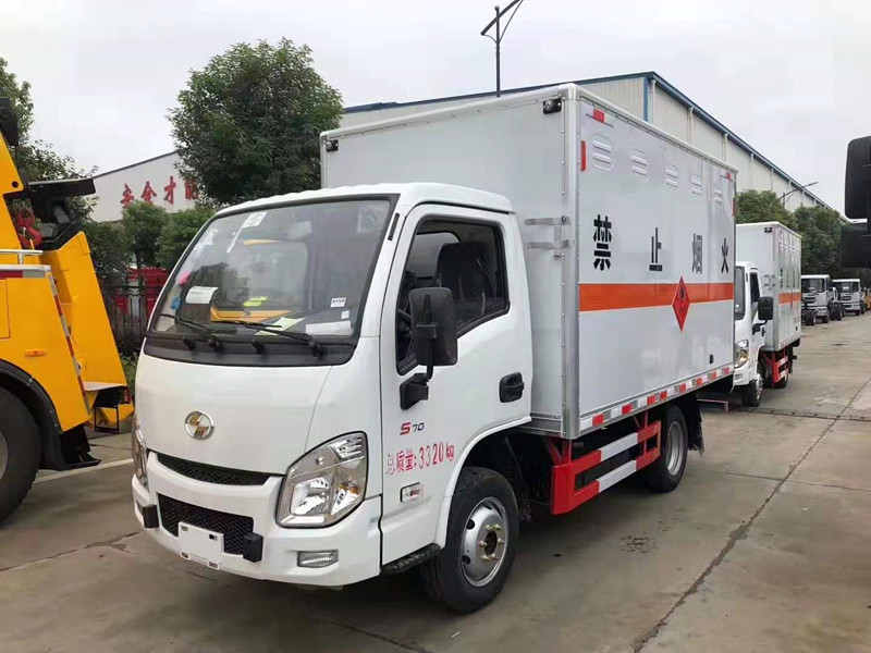 河北王总订购的2台跃进国六易燃气体厢式运输车发车