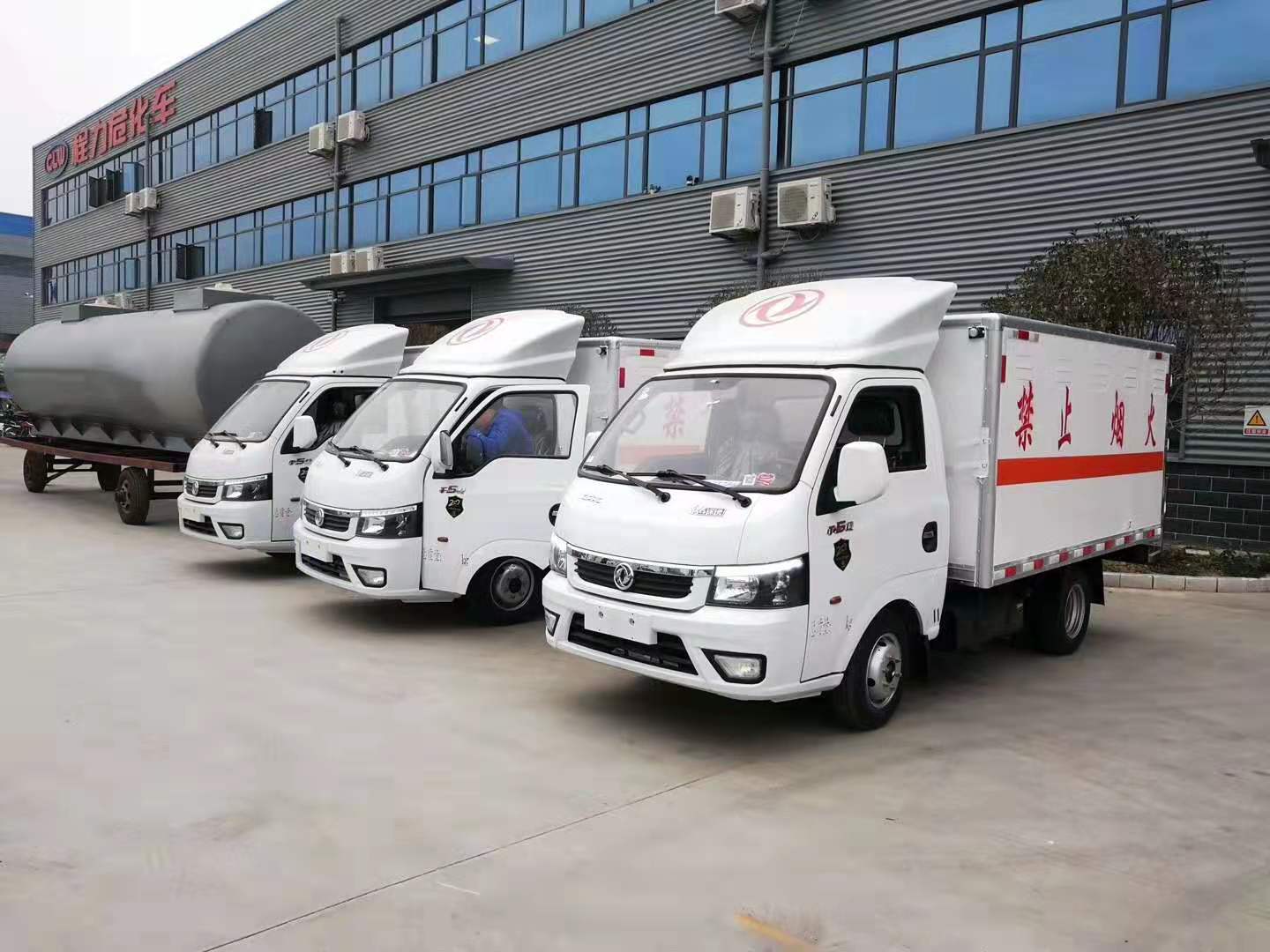 贵州赵总三台东风途逸国六易燃气体厢式运输车发车