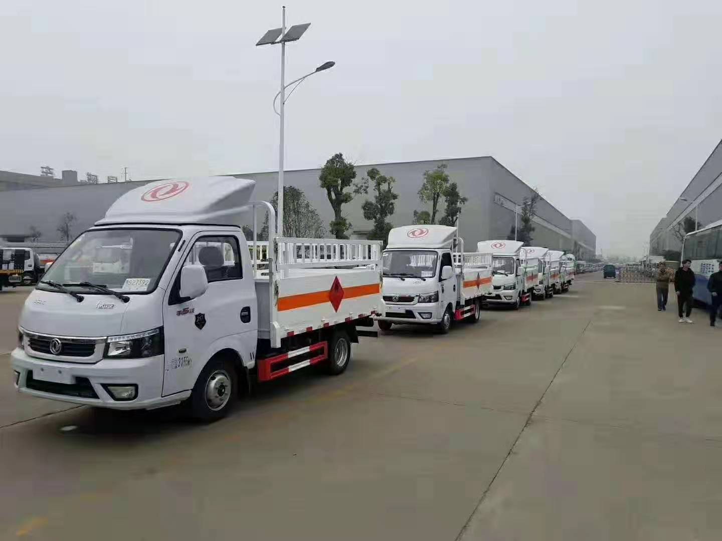 内蒙吴总订购的6台东风途逸气瓶运输车发车