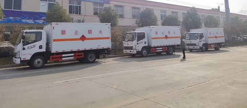 天津张总3台解放虎V易燃气体厢式车发车