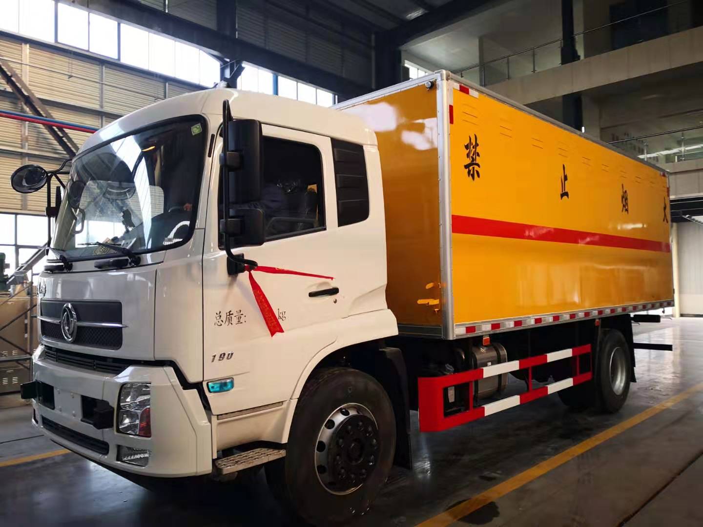 雨雾天气危险品车高速路段路况情况