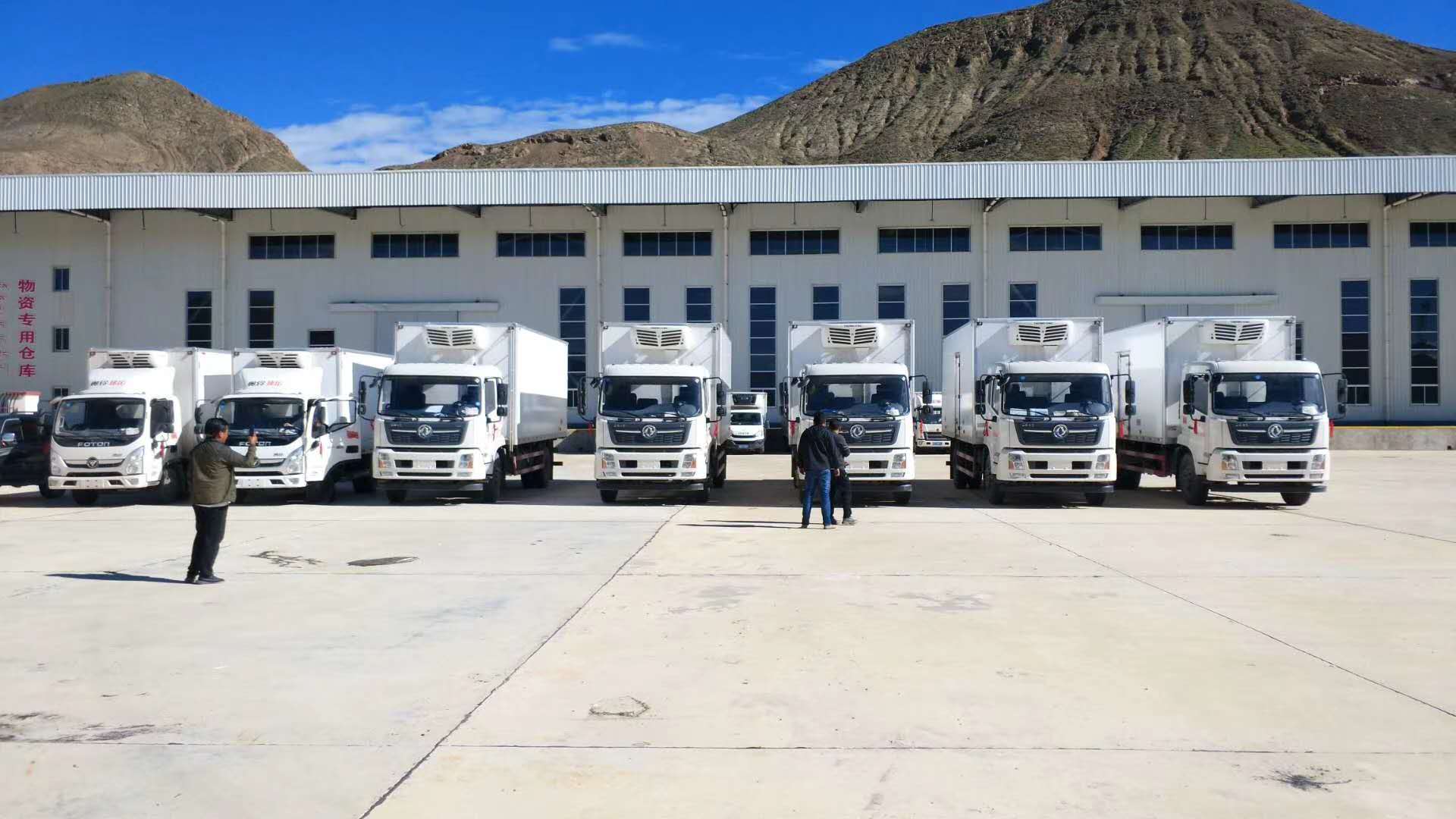 西藏某物流公司在我司批量订购7台冷藏车
