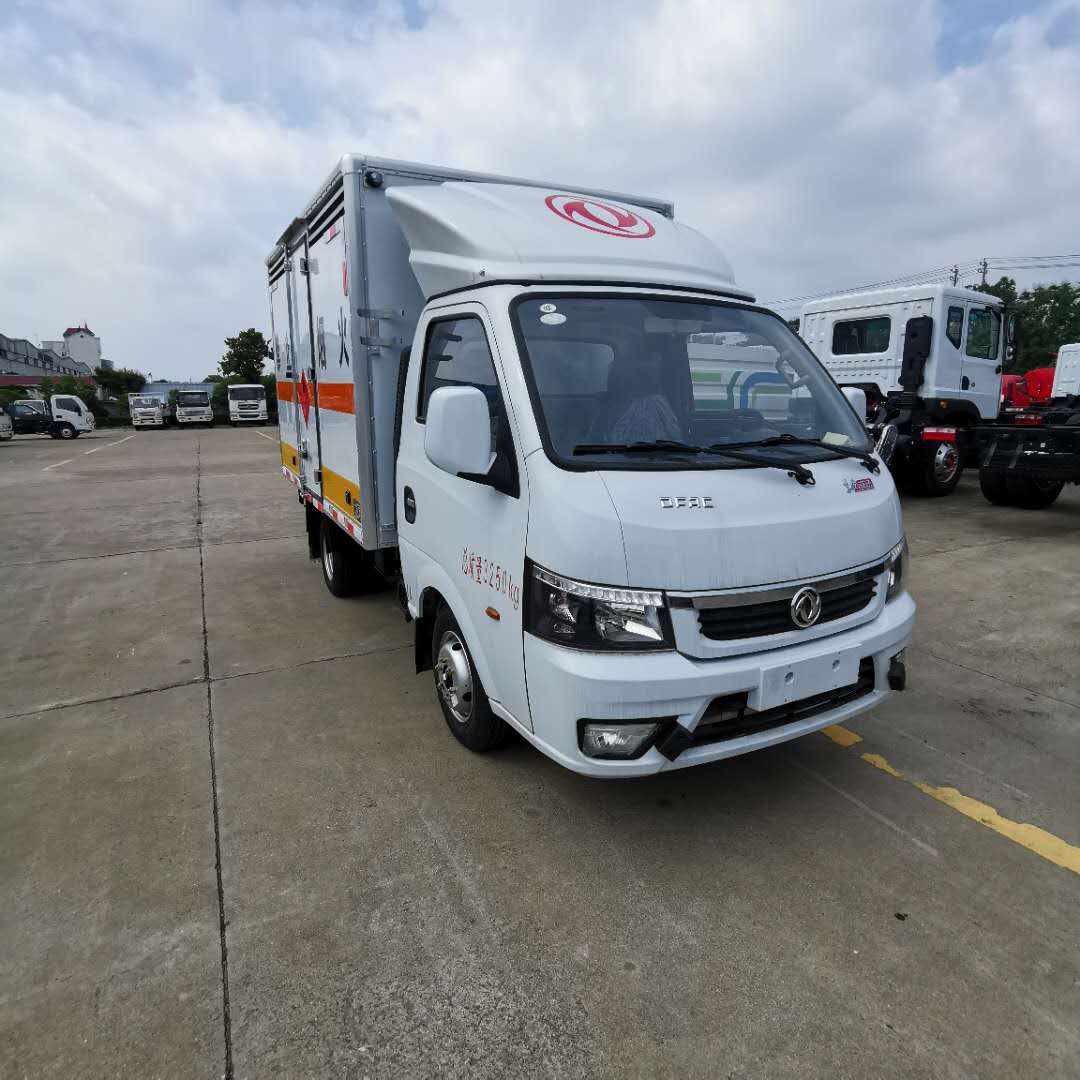 城区配送经典之选——东风途逸杂项危险品车