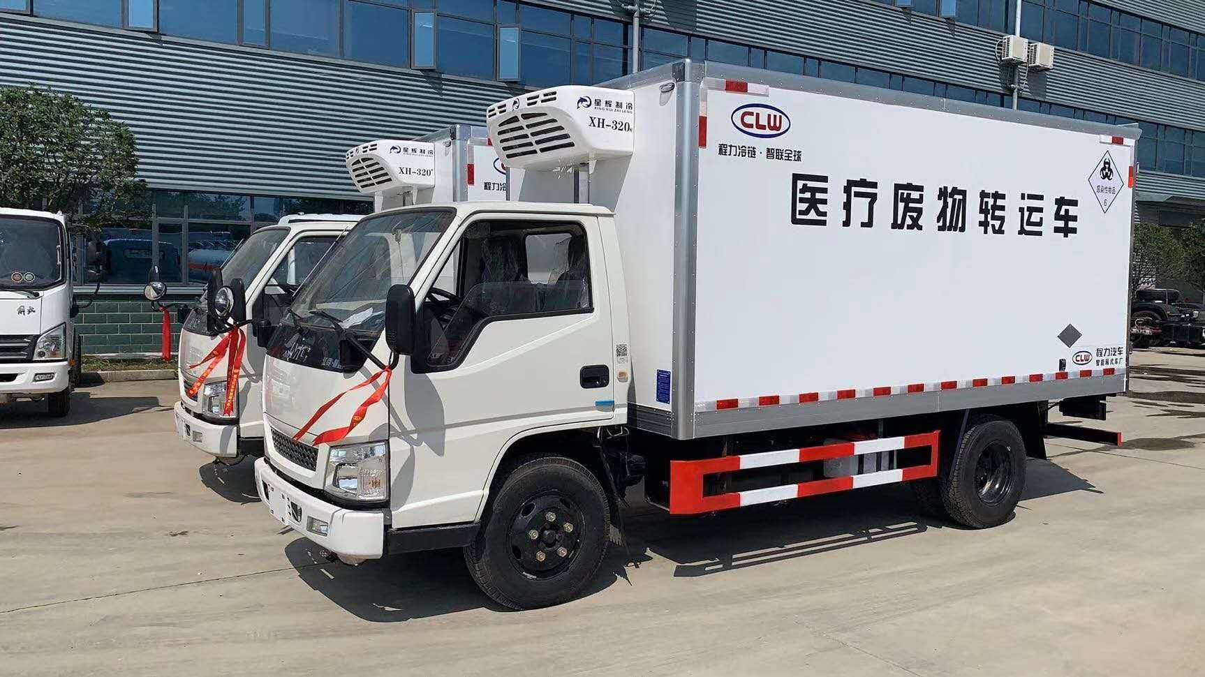 新疆满总在我司订购两台江铃医疗废物转运车发车