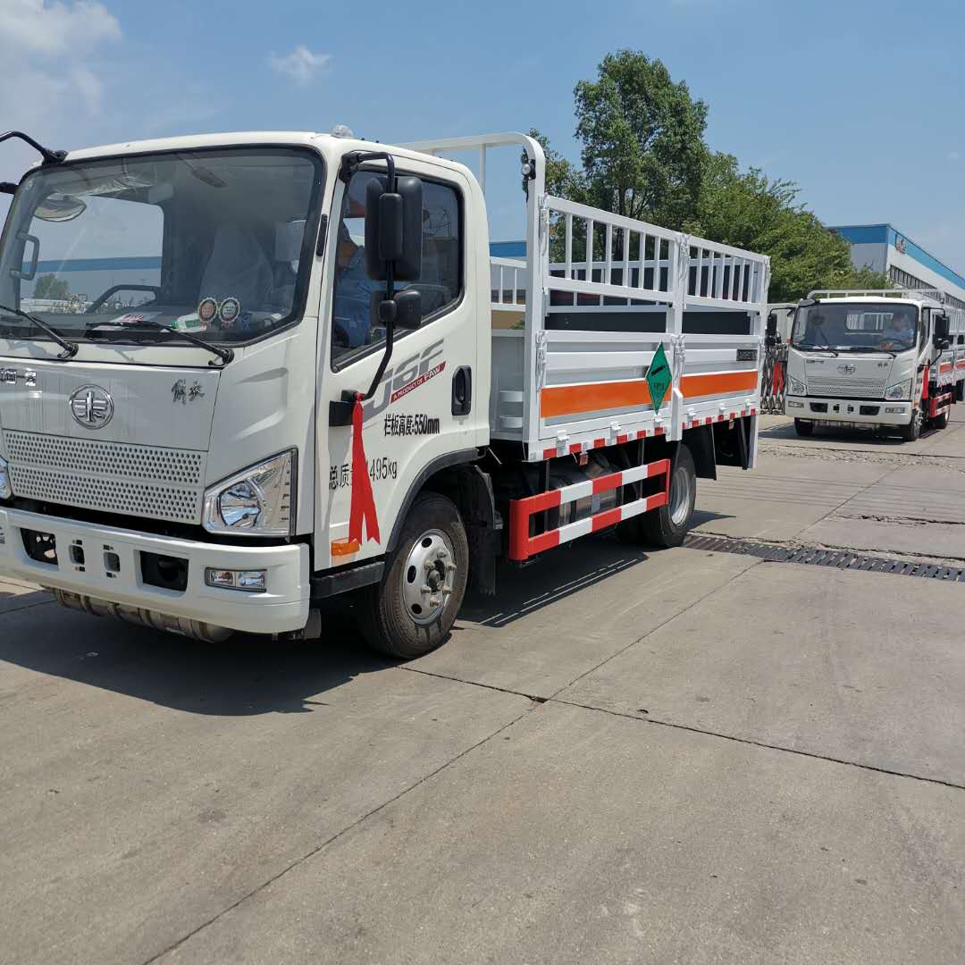 河南丁总两台解放国六气瓶运输车发车