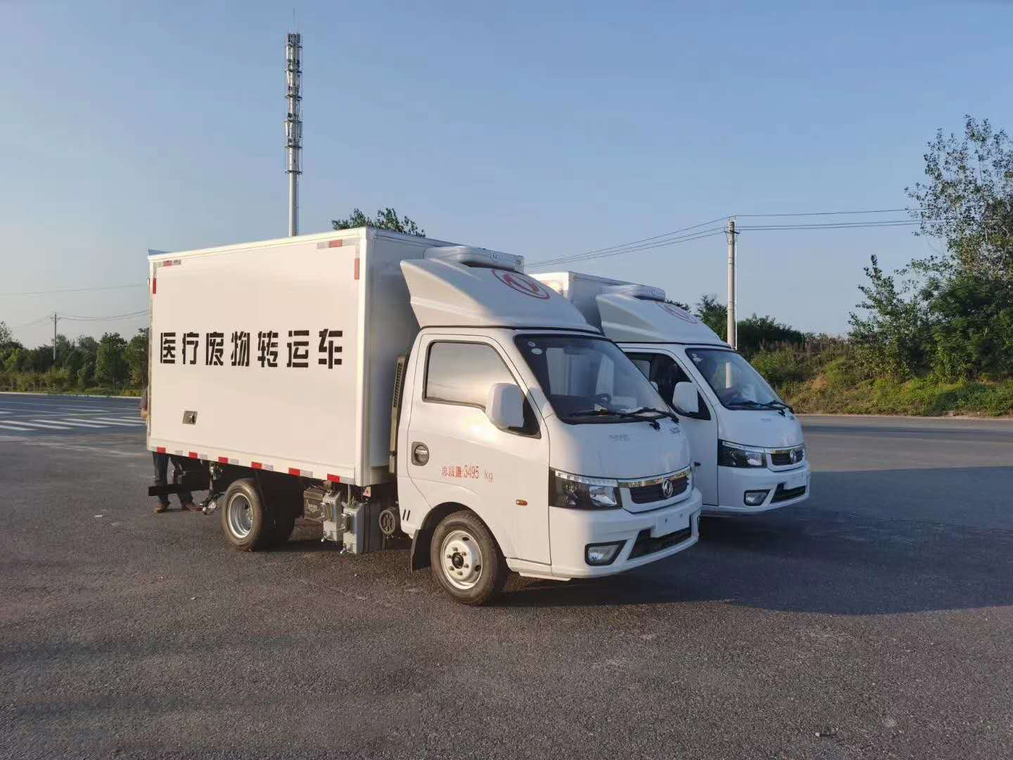 西安李总批量采购两台东风途逸医疗废物转运车
