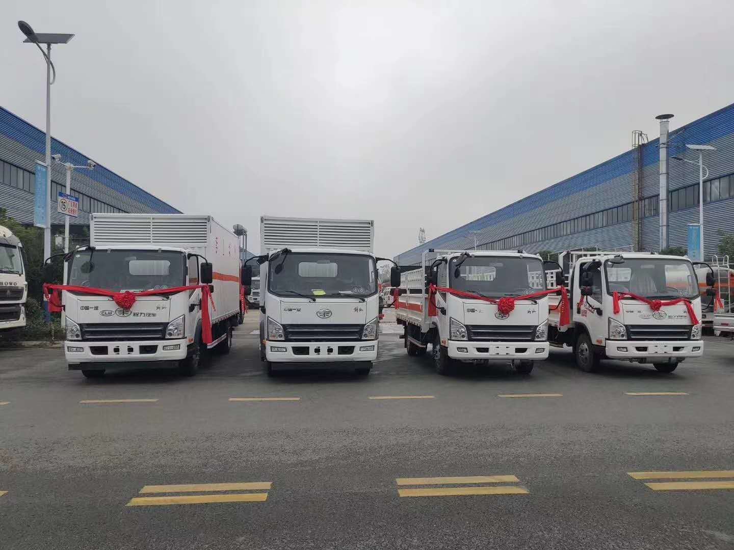 贵州刘总四台解放危险品车发车