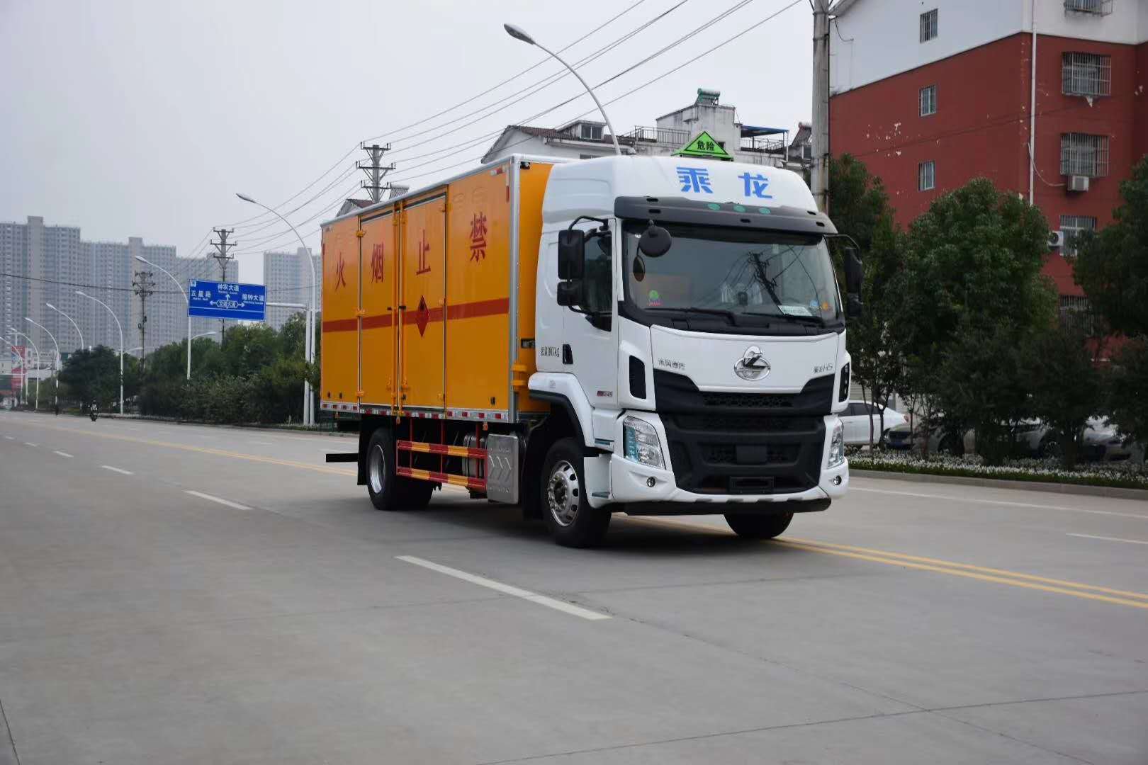东风柳汽国六易燃液体厢式运输车详细配置介绍