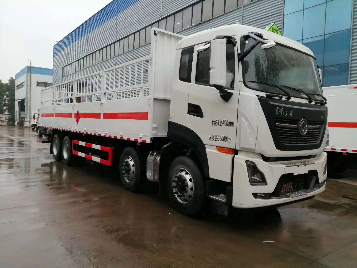 东风天龙前四后八国六气瓶运输车
