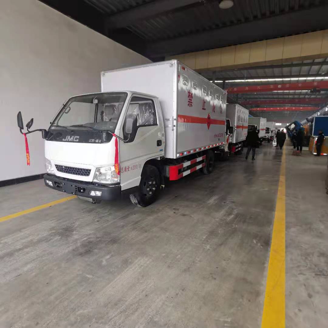 河北李总四台江铃危险品车发车