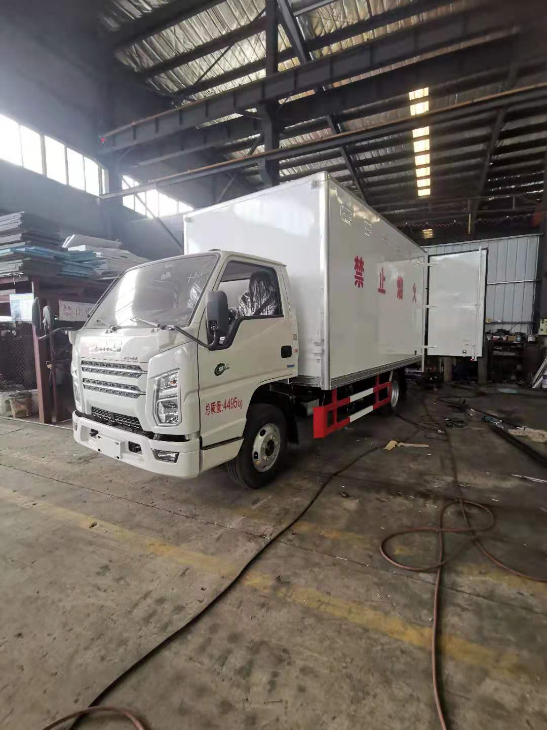 江铃国六危险品车详细配置介绍