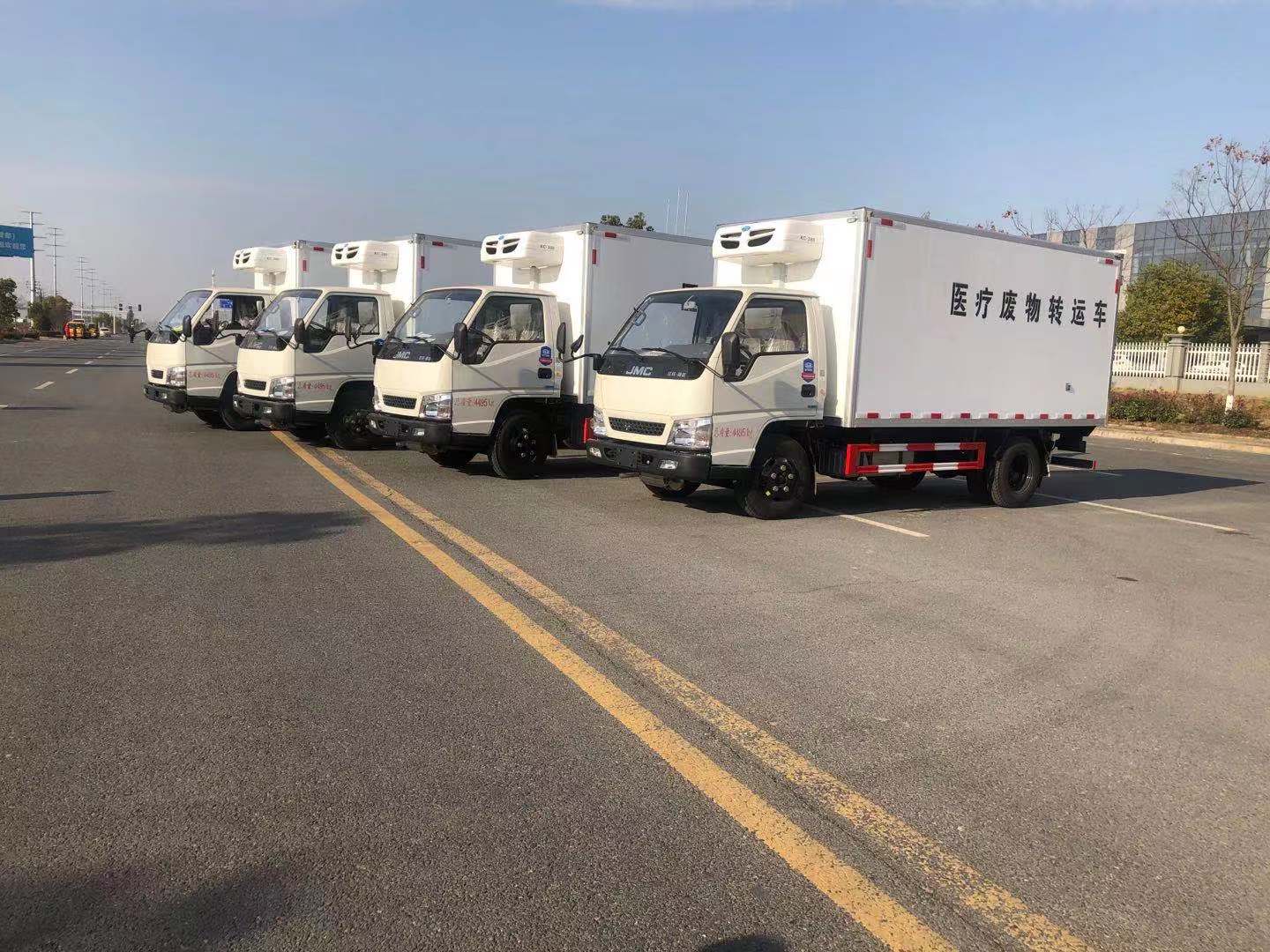 新疆李总4台江铃医疗废物转运车发车